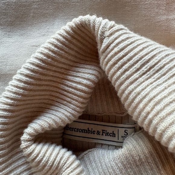 Abercrombie & Fitch Cream Cowl Neck Sweater - Picture 3 of 4